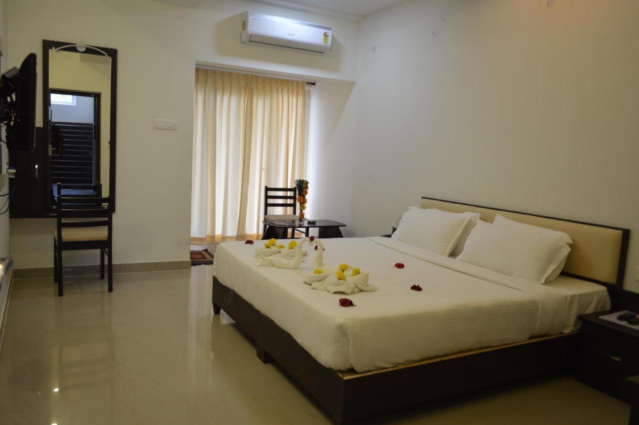 Hotel Ambai Grand Ambāsamudram Extérieur photo