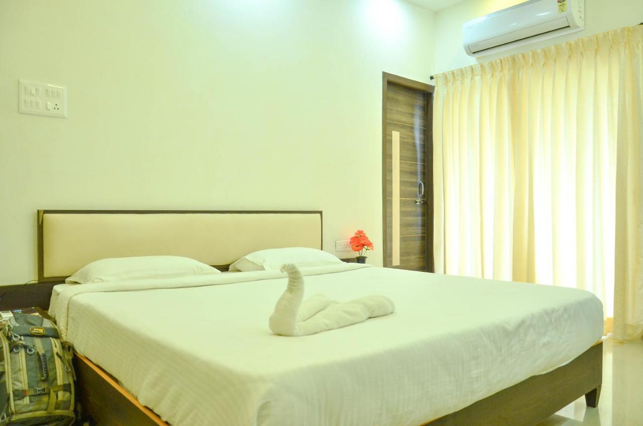 Hotel Ambai Grand Ambāsamudram Extérieur photo