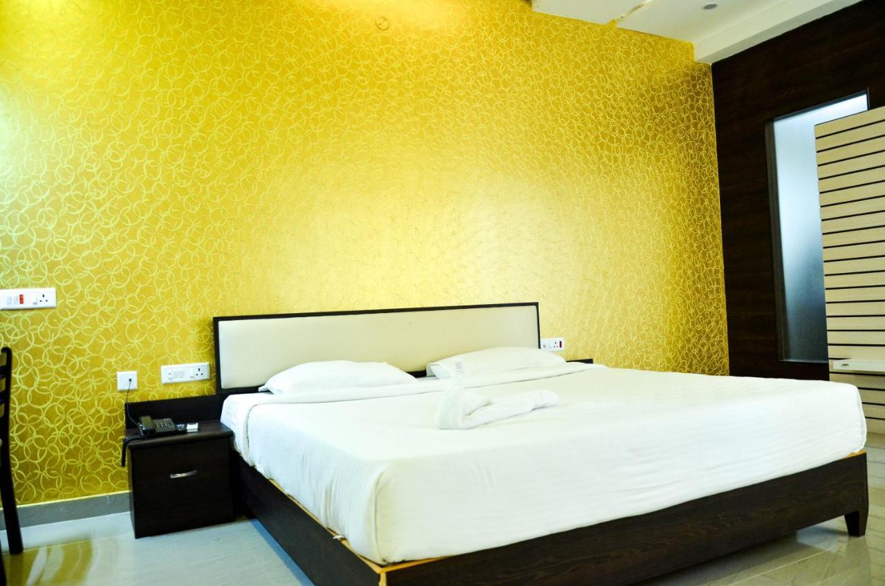Hotel Ambai Grand Ambāsamudram Extérieur photo