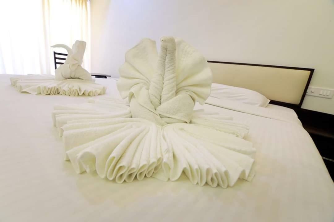 Hotel Ambai Grand Ambāsamudram Extérieur photo