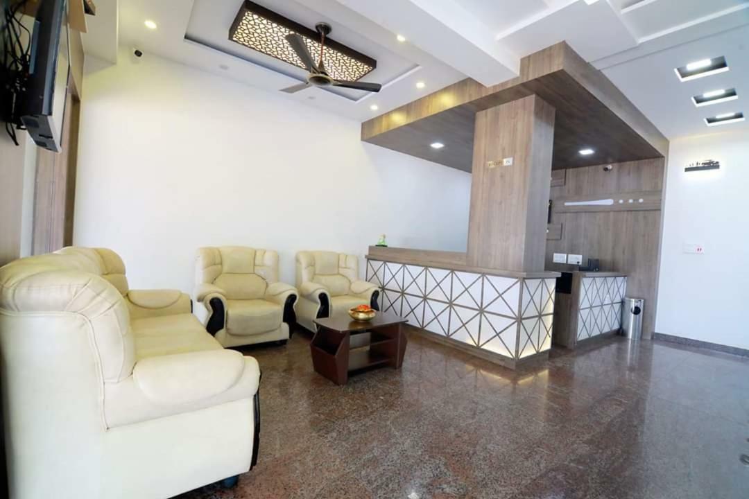 Hotel Ambai Grand Ambāsamudram Extérieur photo