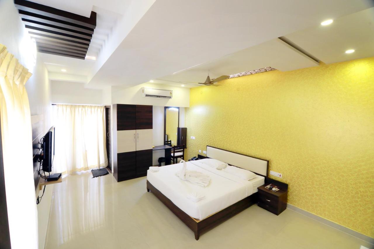 Hotel Ambai Grand Ambāsamudram Extérieur photo